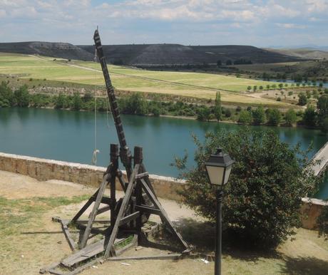 Reconstrucción de una catapulta para ser usada en los festejos