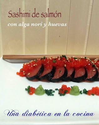 Sashimi de salmón con alga nori y huevas