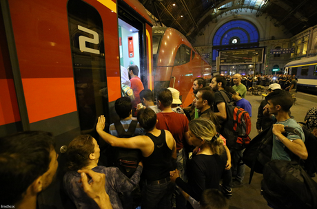 Crisis migratoria: inmediaciones de Keleti colapsadas
