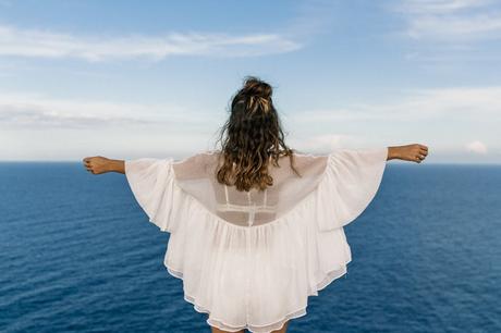 Faro_De_La_Mola-Formentera-Total_White_Outfit-Castaner_Espadrilles-Topknot-Outfit-Collage_On_THe_Road-Sumemr_LOOK-40