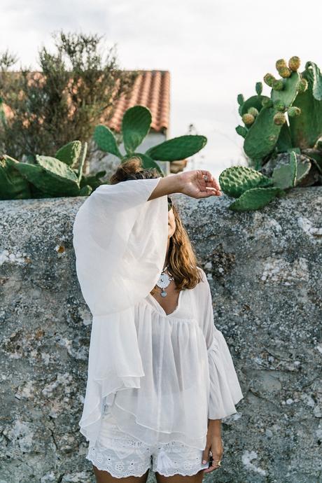 Faro_De_La_Mola-Formentera-Total_White_Outfit-Castaner_Espadrilles-Topknot-Outfit-Collage_On_THe_Road-Sumemr_LOOK-35