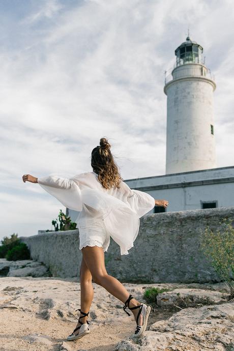 Faro_De_La_Mola-Formentera-Total_White_Outfit-Castaner_Espadrilles-Topknot-Outfit-Collage_On_THe_Road-Sumemr_LOOK-15