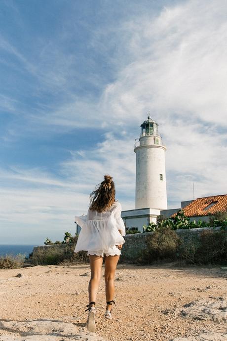 Faro_De_La_Mola-Formentera-Total_White_Outfit-Castaner_Espadrilles-Topknot-Outfit-Collage_On_THe_Road-Sumemr_LOOK-30