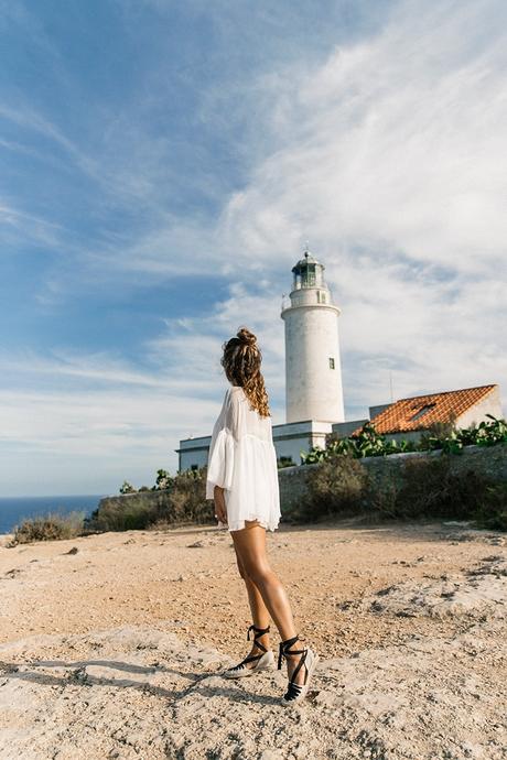 Faro_De_La_Mola-Formentera-Total_White_Outfit-Castaner_Espadrilles-Topknot-Outfit-Collage_On_THe_Road-Sumemr_LOOK-5