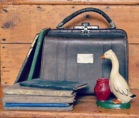 antigüedades, decoración, comprar, ajedrez de viaje, mano de cristal, bandejas de plata, bandeja de recepcion, saleros de cristal y plata,piezas clasicas, jarras de cerveza, Pewter, estaño, maletin de medico, violetero, aceitera con asa de cristal