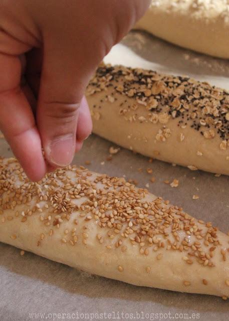 Baguette con semillas y mantequilla chocoframbuesa y menta