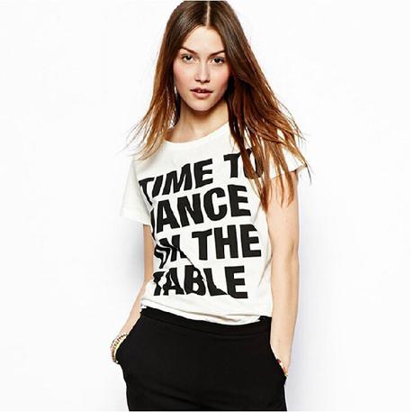 LA MODA DE LOS PULOVERES DE MUJER CON MENSAJES