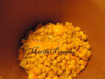 Garbanzos con coliflor, zanahoria, calabaza y huevo.