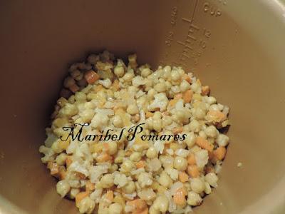 Garbanzos con coliflor, zanahoria, calabaza y huevo.