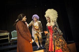 A propósito del Teatro Costarricense...