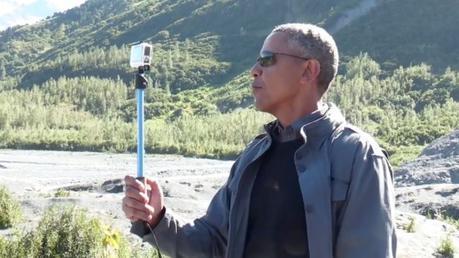 El presidente Obama vacacionado en Alaska con palo selfie