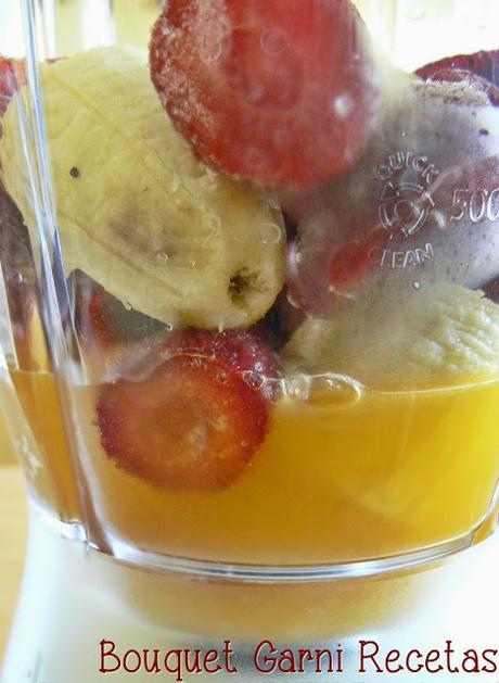Smoothie de frutillas y banana (sin endulzantes de ningún tipo)