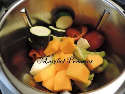 Pisto con cebolla, pimiento, ajo, calabacin y calabaza.