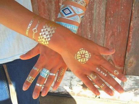 Tatuajes temporales metálicos adornos manos pulseras anillos