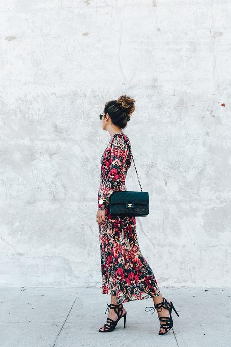 Los_Angeles-Sam_And_Lavi_Dress-Floral_Print-Lace_Up_Sandals-Chanel_Vintage_Bag-Outfit-Street_Style-Collage_Vintage-6