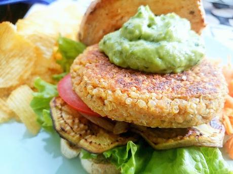 Hamburguesas de quinoa, garbanzos y soja texturizada