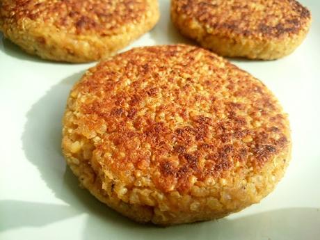 Hamburguesas de quinoa, garbanzos y soja texturizada