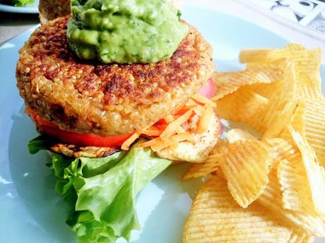 Hamburguesas de quinoa, garbanzos y soja texturizada