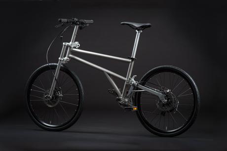 La Helix ofrece una bicicleta plegable en titanio con ruedas más grandes que el promedio La Helix ofrece una bicicleta plegable en titanio con ruedas más grandes que el promedio