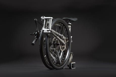 La Helix ofrece una bicicleta plegable en titanio con ruedas más grandes que el promedio La Helix ofrece una bicicleta plegable en titanio con ruedas más grandes que el promedio