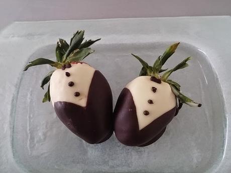 FRESAS ENCAMISADAS CON CHOCOLATE