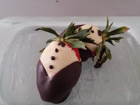 FRESAS ENCAMISADAS CON CHOCOLATE