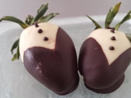 FRESAS ENCAMISADAS CON CHOCOLATE