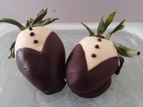 FRESAS ENCAMISADAS CON CHOCOLATE