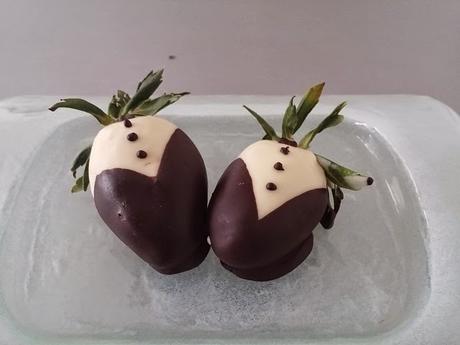 FRESAS ENCAMISADAS CON CHOCOLATE