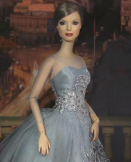 La Barbie Letizia, vestida de Varela. ¿Se parece a la Reina?