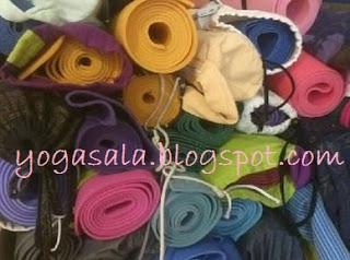 Gran hallazgo de Esterillas Yoga Mats apiladas en distintos estratos arqueológicos.