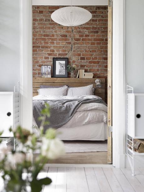 piso pequeño decoración inspiración nórdica estilo escandinavo decoración textiles decoración estilo nórdico decoración calida decoración acogedora confortable chimenea en el dormitorio blog decoracion interiores 