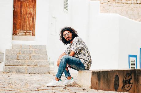 When_In_Ibiza_Cutty_Sark_F_Menswear_Charlie_Cole_Vintage_Shirt_PullAndBear_Jean_Stan_Smith_Adidas_Sneakers_Sunday_Somewhere_sunglasses (3)