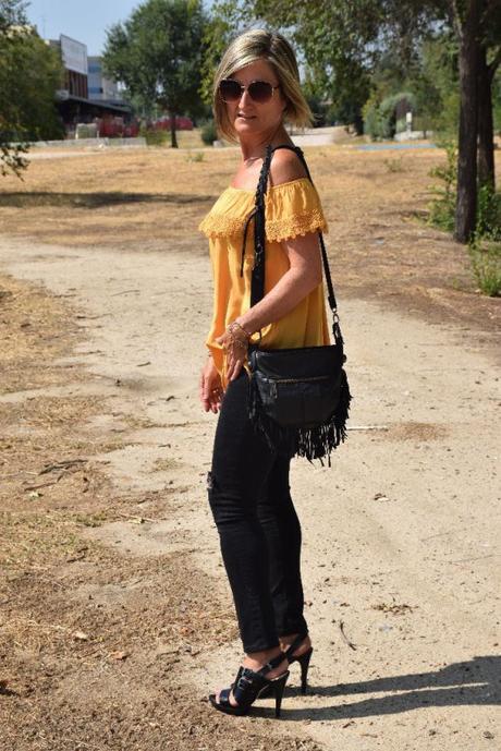 Mustard an black outfit