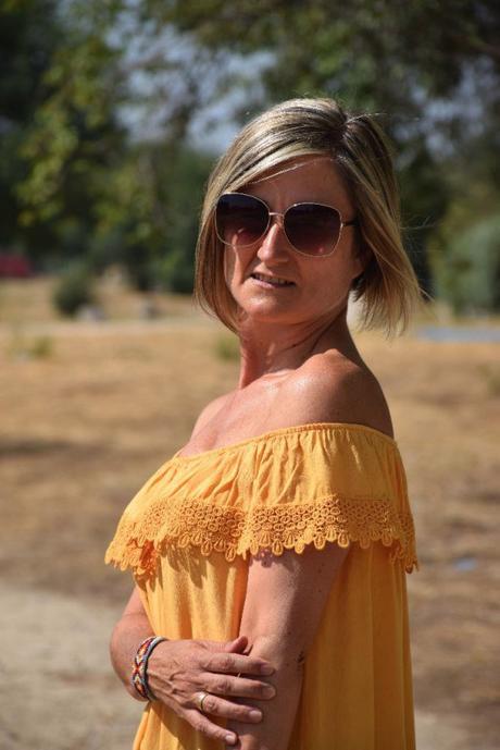 Mustard an black outfit