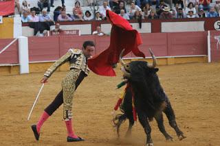 ENRIQUE PONCE DICTA TODA UNA LECCIÓN DE TAUROMAQUIA HOY EN CABRA