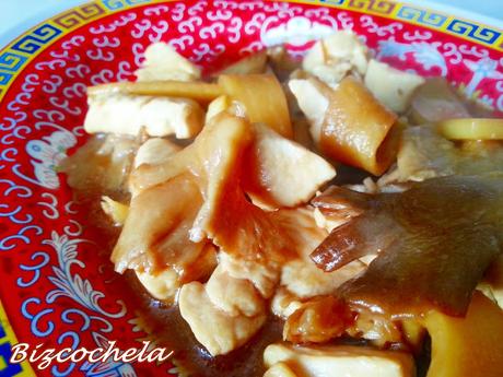 POLLO CON BAMBU Y SETAS