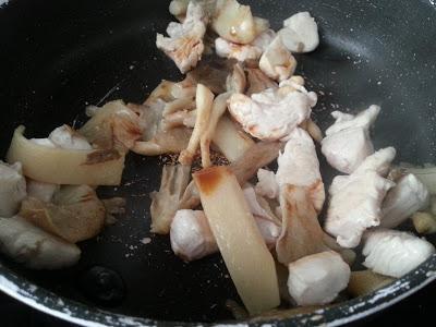 POLLO CON BAMBU Y SETAS