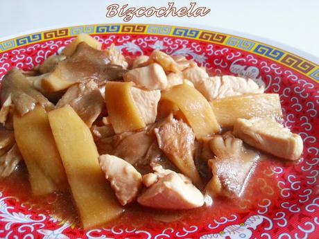 POLLO CON BAMBU Y SETAS