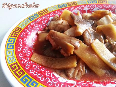 POLLO CON BAMBU Y SETAS