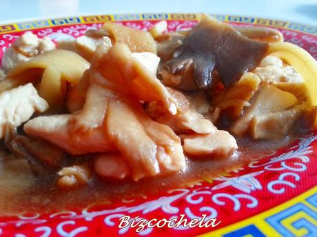 POLLO CON BAMBU Y SETAS