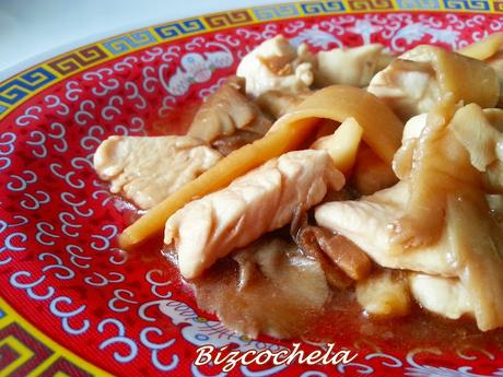 POLLO CON BAMBU Y SETAS