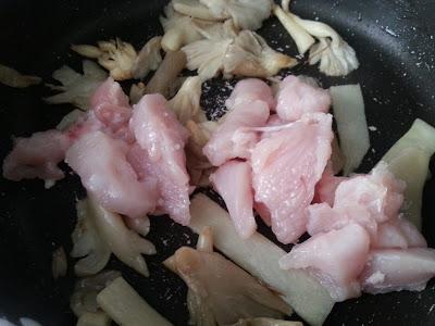 POLLO CON BAMBU Y SETAS