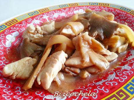 POLLO CON BAMBU Y SETAS