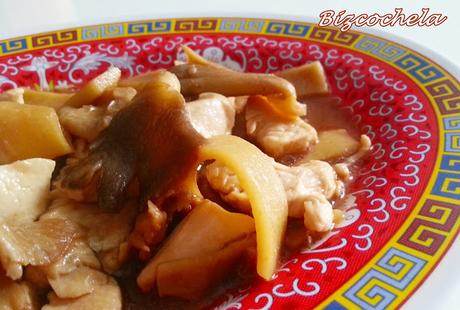 POLLO CON BAMBU Y SETAS