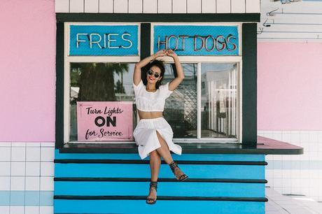 Cadilla_Jacks-Pink_Motel-Los_Angeles-Outfit-Reformation-White_Cropped_Top-Midi_Skirt-Isabel_Marant-Sandals-Collage_On_The_Road-Outfit-Street_Style-81