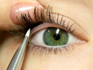 Sencilla técnica que hará que tus ojos se vean grandes y frescos que de costumbre OJOS.