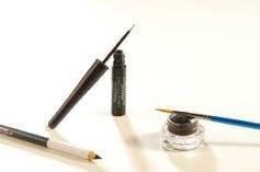 Sencilla técnica que hará que tus ojos se vean grandes y frescos que de costumbre DELINEADOR