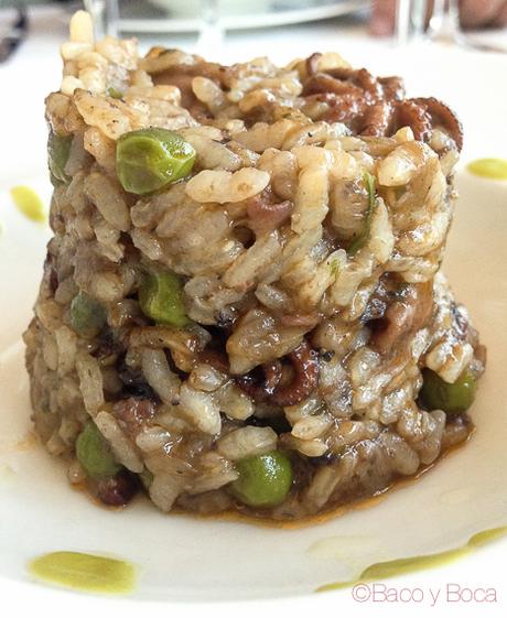 Arroz con pulpitos calamarcitos y guisantes la peni molins de rei Baco y Boca