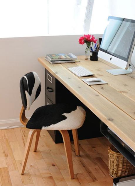 20 DIY Desks That Really Work For Your Home Office I really like the simplicity of this desk... and the mix of the wooden top and the black filing cabinet: 20 DIY Desks That Really Work For Your Home Office I really like the simplicity of this desk... and the mix of the wooden top and the black filing cabinet